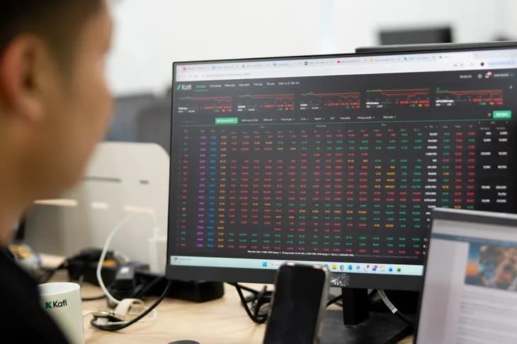 VN-Index giữa phiên: thanh khoản có xác nhận dòng tiền?