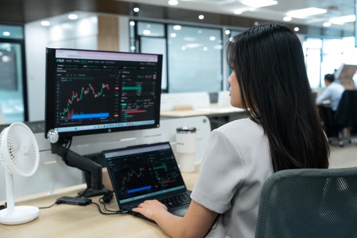 Dòng tiền chứng khoán hôm nay tập trung ở nhóm nào?