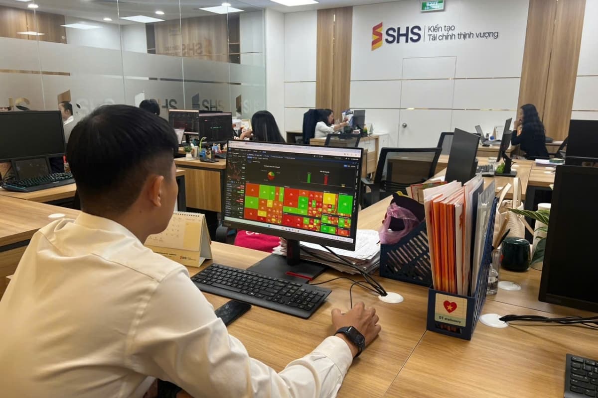 VN-Index giữa phiên: nhóm cổ phiếu nào đang kéo chỉ số?