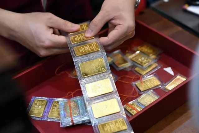 Giá vàng sáng 6/6 lao dốc - ảnh Ngọc Thắng/Thanh Niên