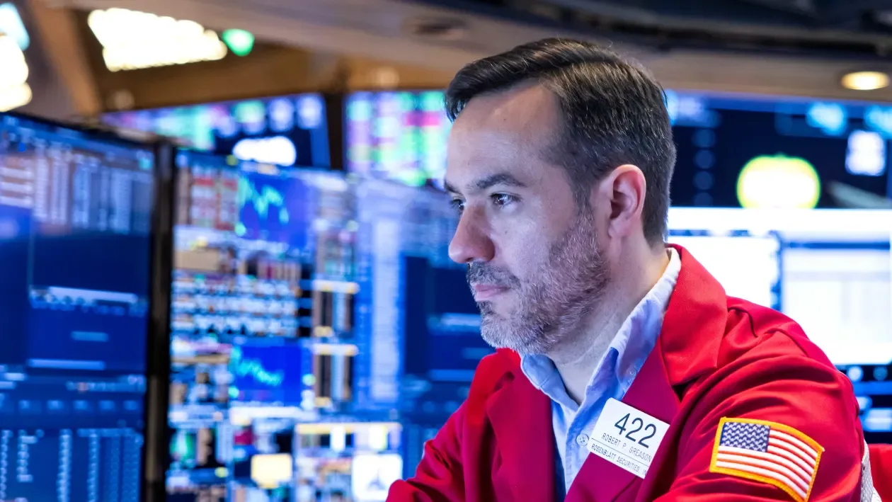 Nhà giao dịch theo dõi lợi suất trái phiếu Mỹ ngày 10/07/2026 tại NYSE